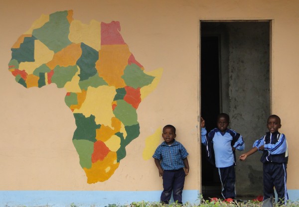 Blue Sky School - Tanzania - Ventanas y armarios's header image