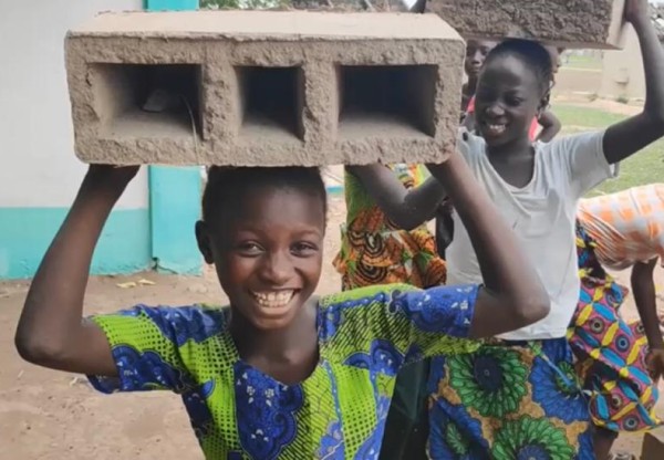Construint somnis: Magatzem per a l'hort comunitari a Gàmbia's header image